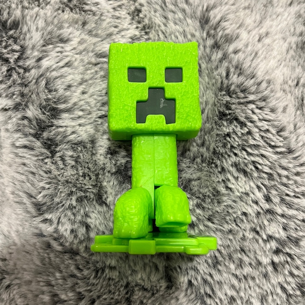 🍀5/20$ McDonald's toy Happy meal Minecraft movie Read